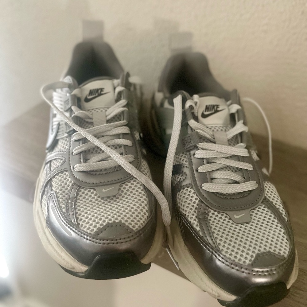 Nike V2K size 6 Silver